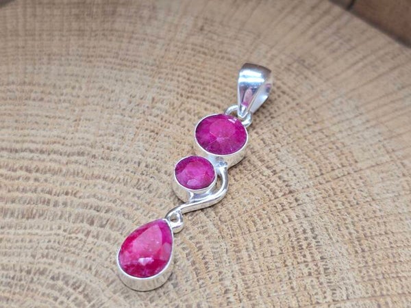 925 zilveren, ketting hanger met Robijn.