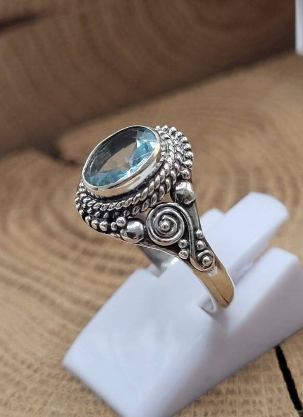 925 zilveren,  Ring met Topaas. Maat 17