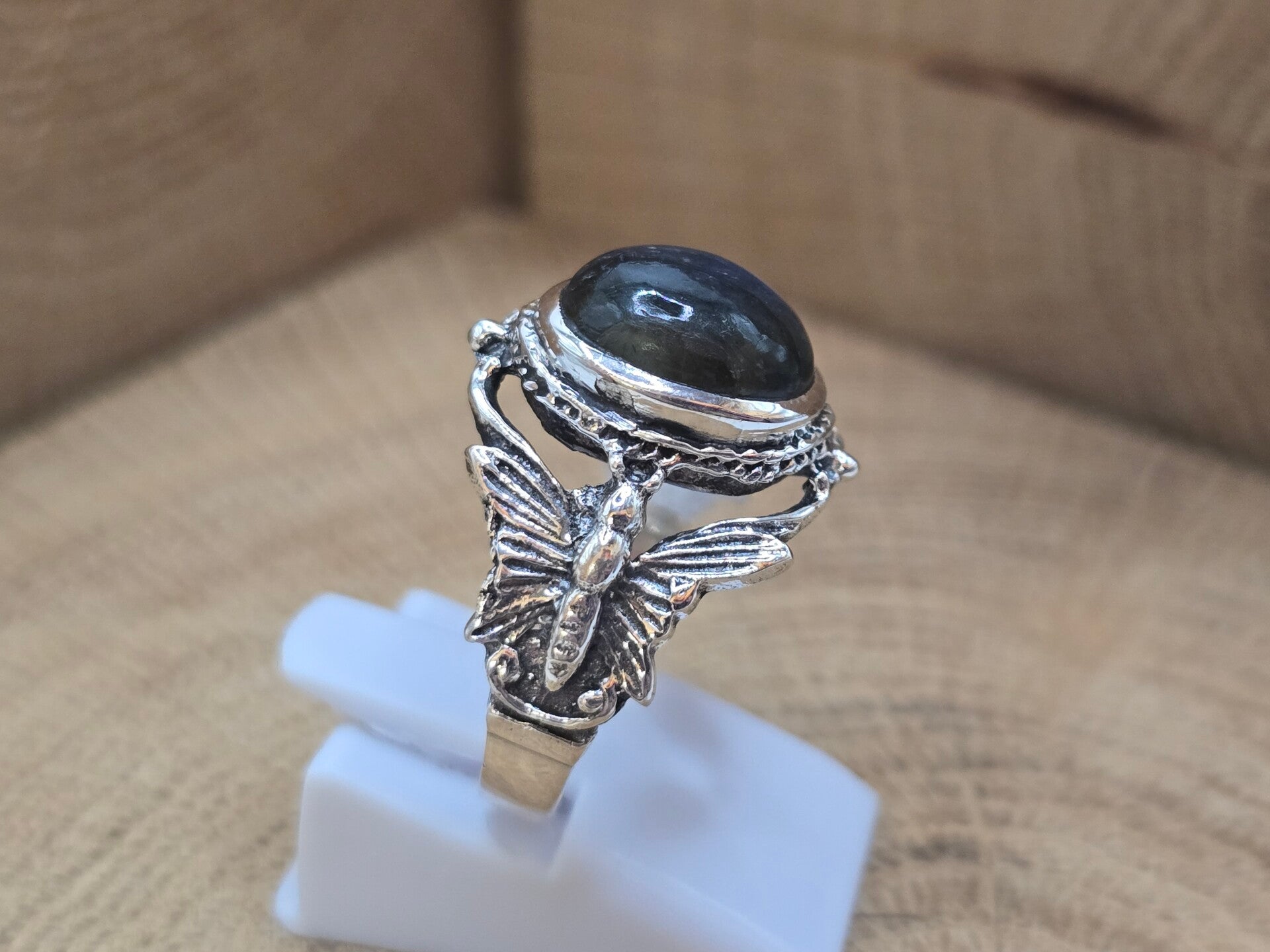 925 zilveren, ring met vlinder band en Labradoriet. Maat 18