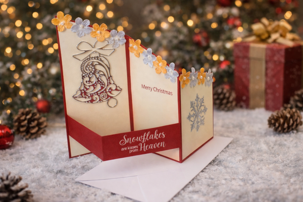 “Snowflakes from Heaven” – Handmade Z-Fold Christmas Card with Glitter Daisy Garland