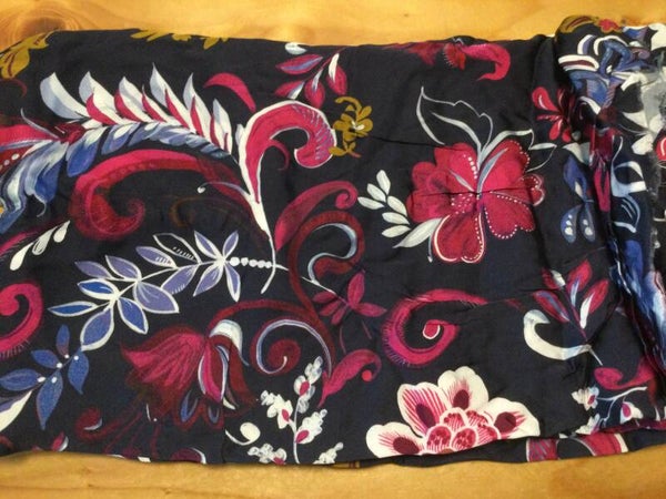 Viscose 120x140 cm donker blauw met bloemen