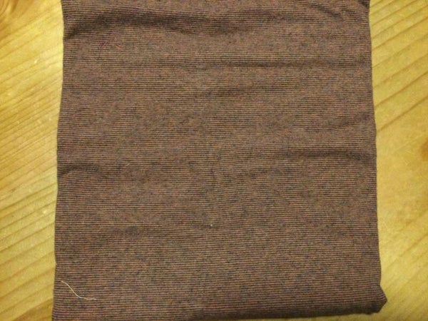 Jersey 80x140 cm met zwarten streepjes en voelt zacht aan