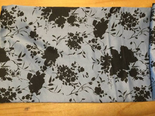 Viscose 120x140 zwarten bloemen