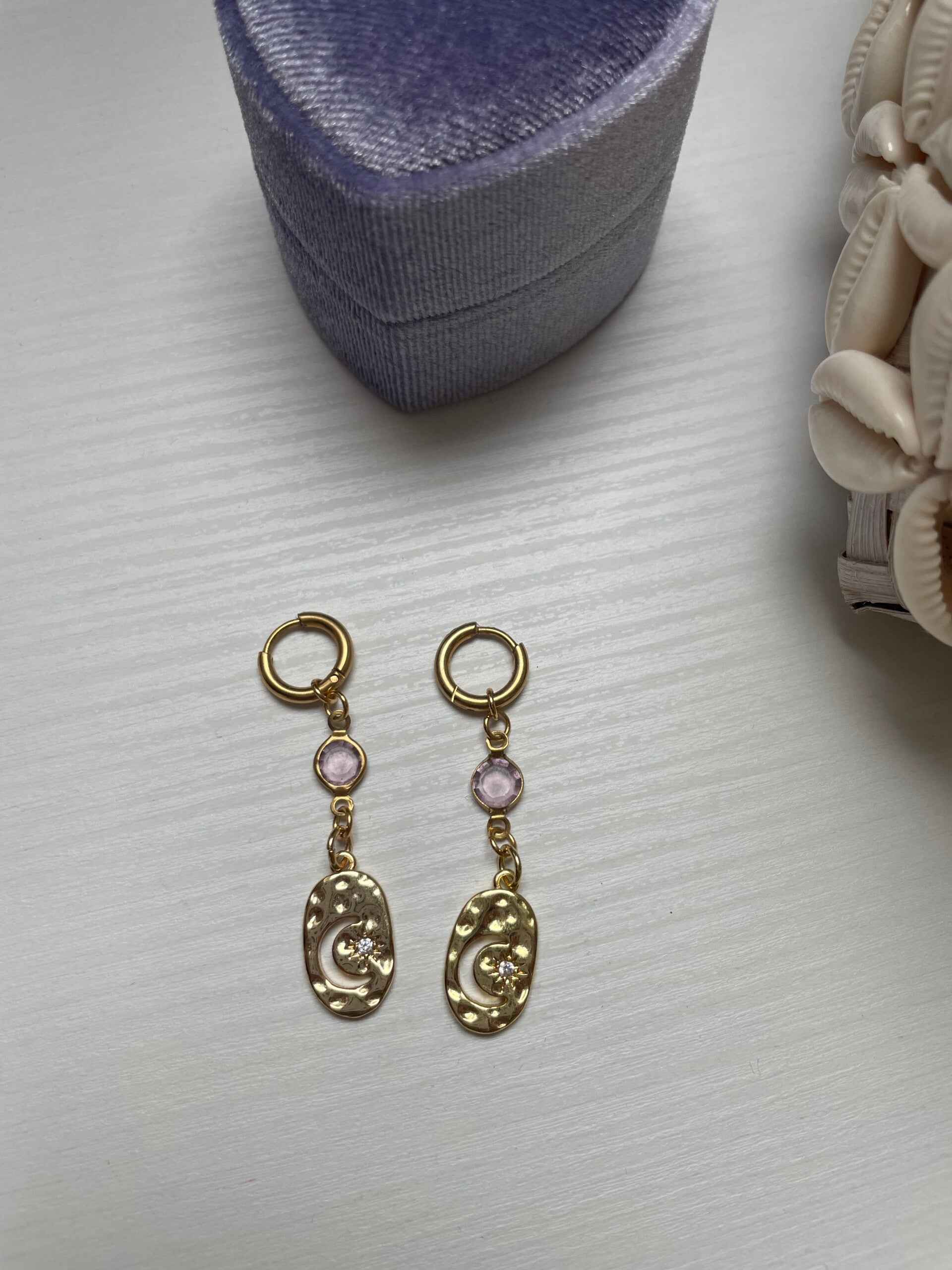 Pink moon oorbellen goud