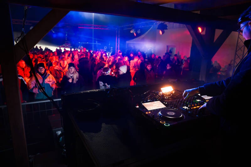 2026-02-07_i-love-snow_dj-ostrausch-02_v01-standard-1uex6x.jpg