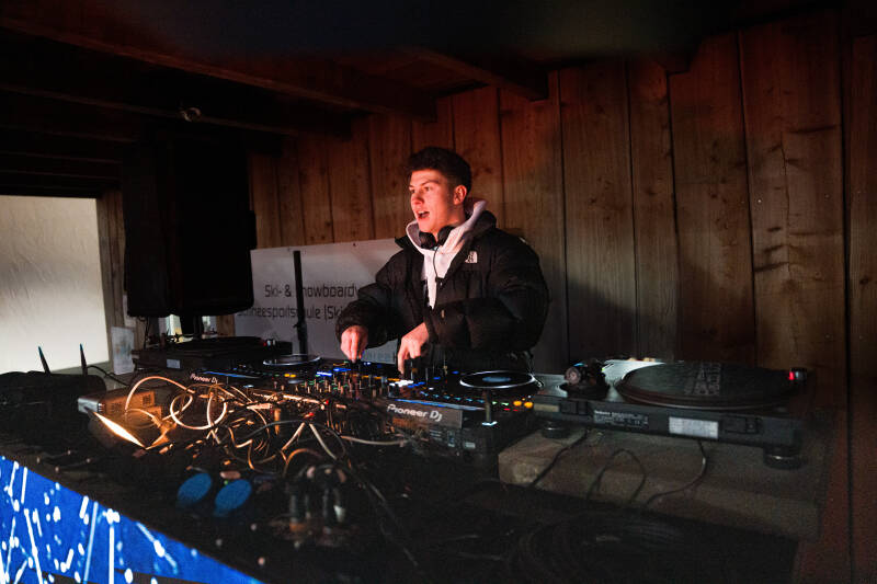 2026-02-07_i-love-snow_dj_maurice-04_v01-standard.jpg