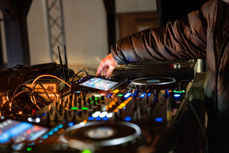 2026-02-07_i-love-snow_dj_maurice-05_v01-standard.jpg