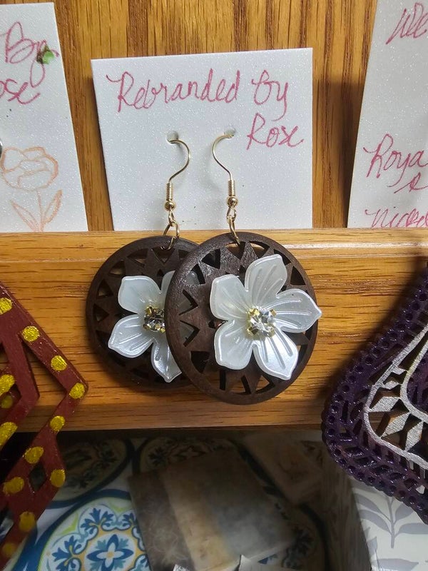 Water Lily Dark Brown