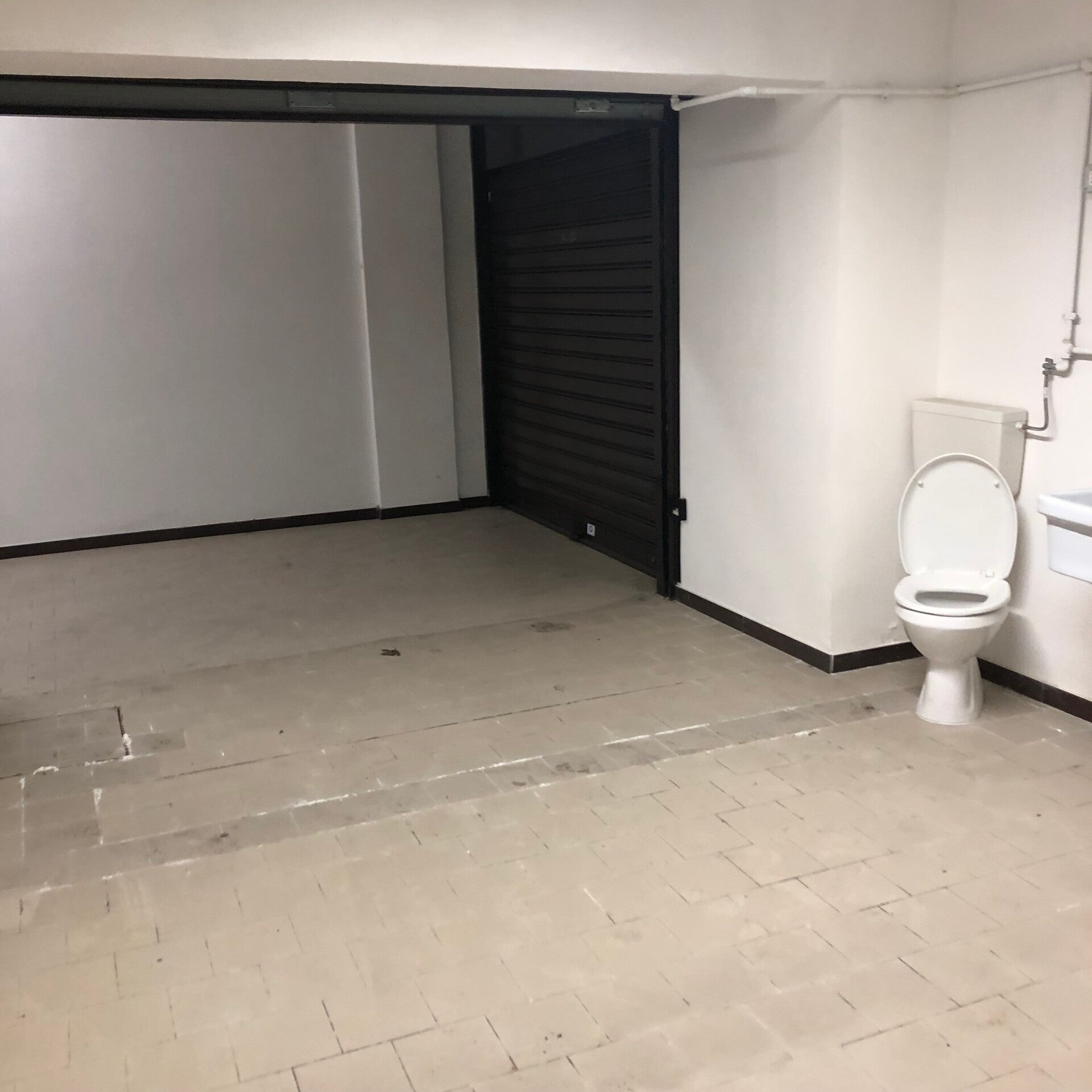 Salerno , deposito  zona Irno Center