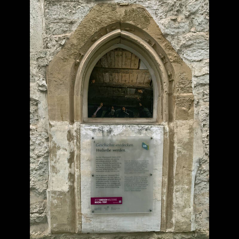 Steinernes Haus in Erfurt, Türöffnung um 1300