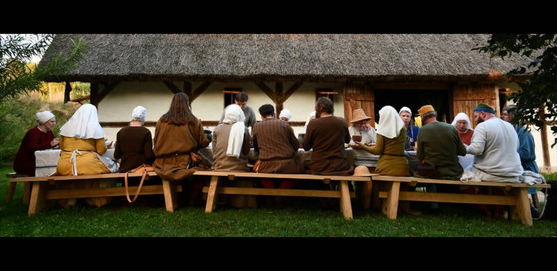 Abendliche Festtafel Geschichtspark