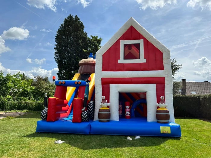 Springkasteel Boerderij met glijbaan