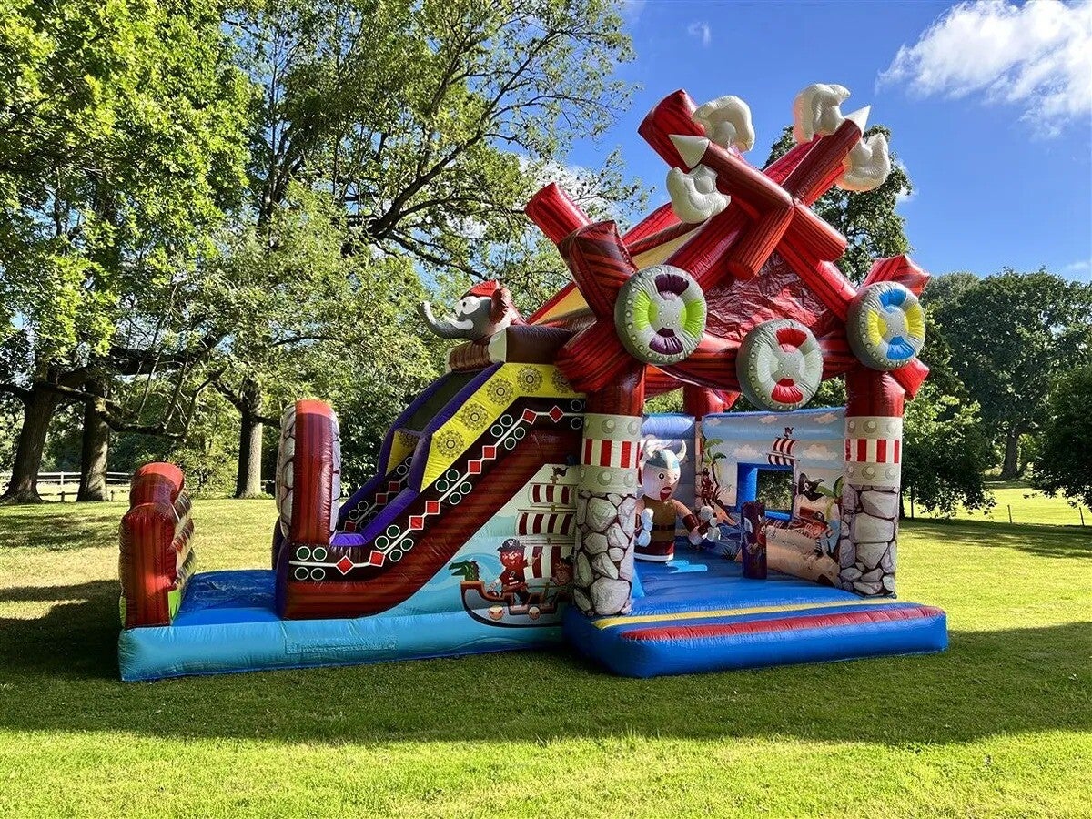 Springkasteel Viking met glijbaan