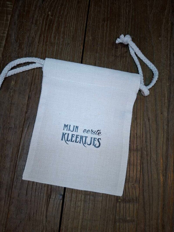 Zakje bedrukt met tekst: Mijn eerste kleertjes