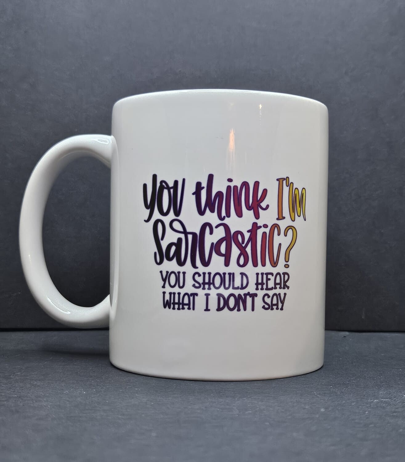 Beker Sarcastic in gekleurde letters