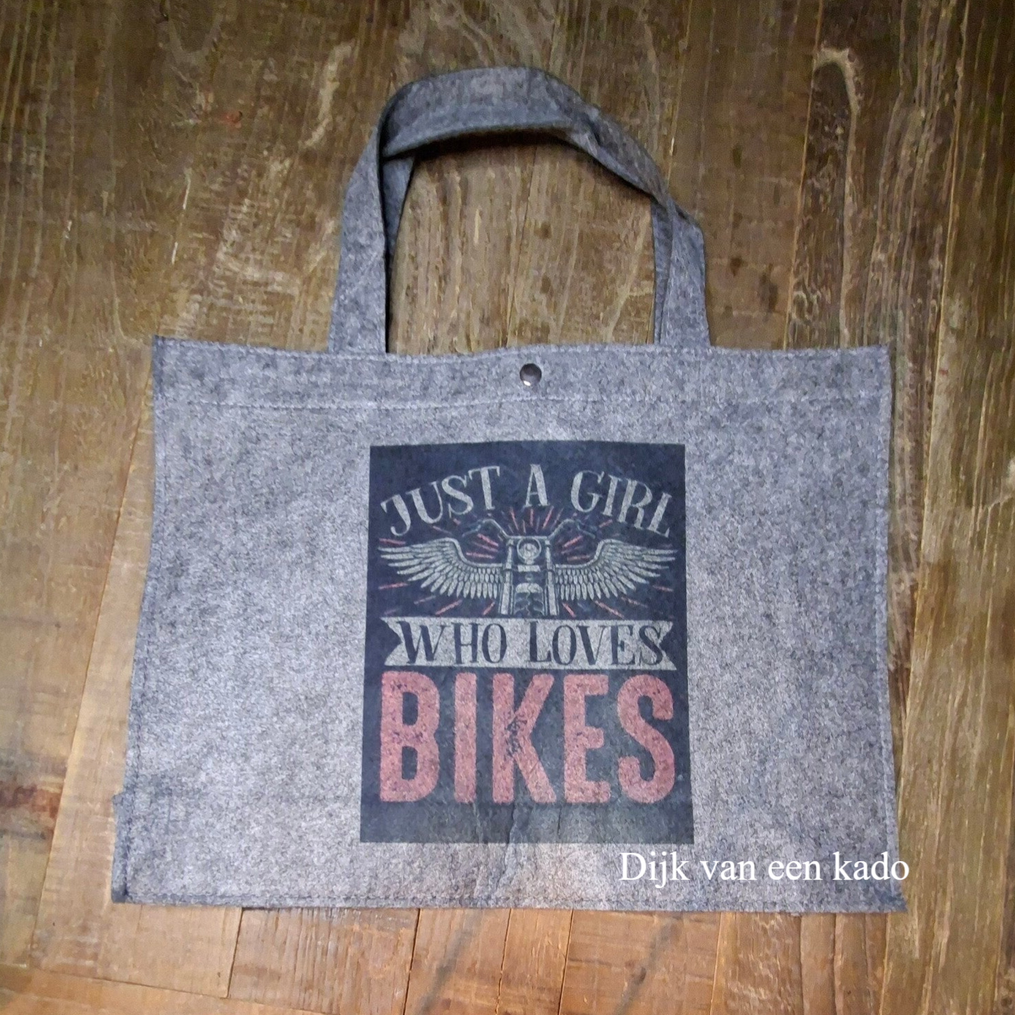 Vilten tas: just a girl who loves BIKES