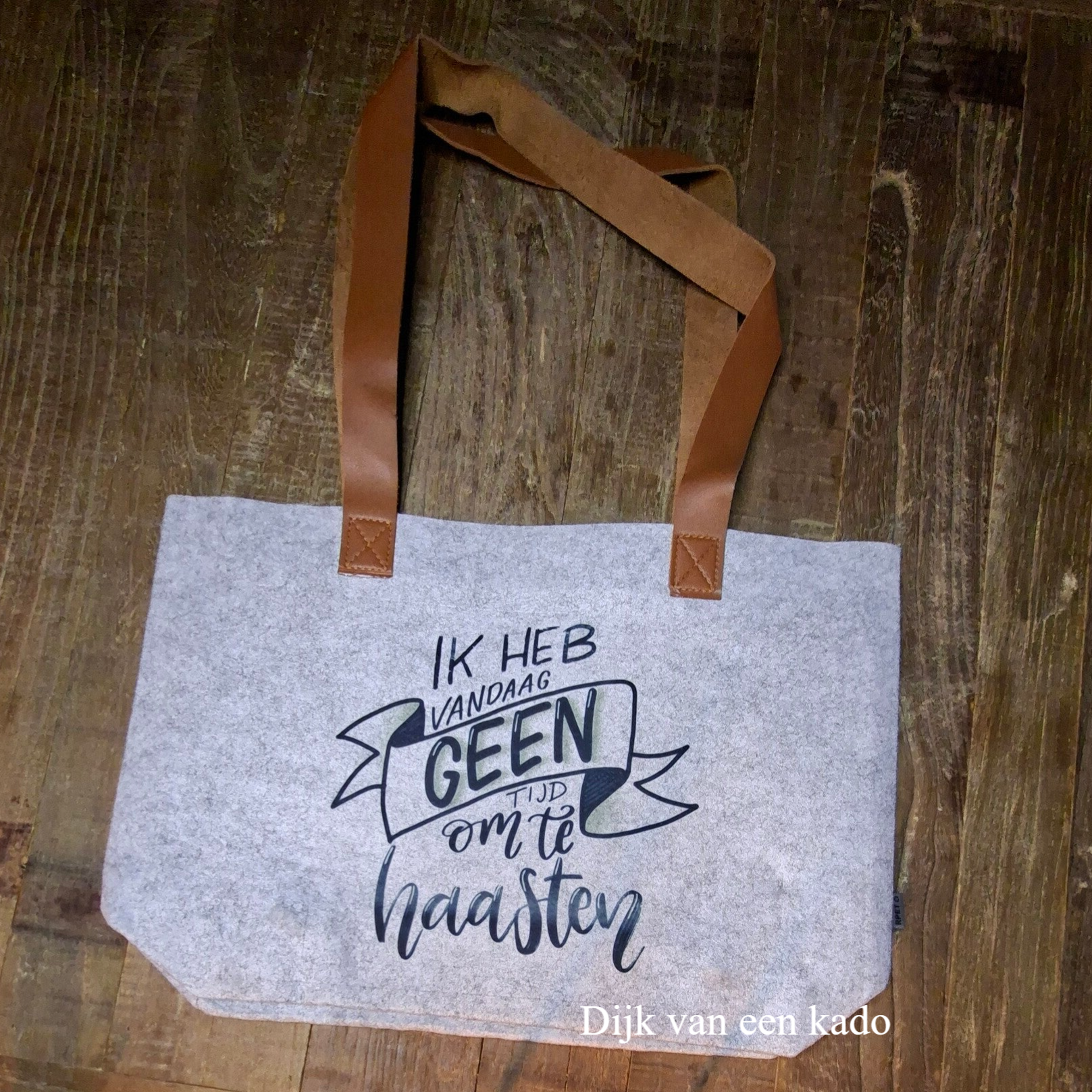 Vilten tas met lange hengsels: Ik heb geen tijd om te haasten