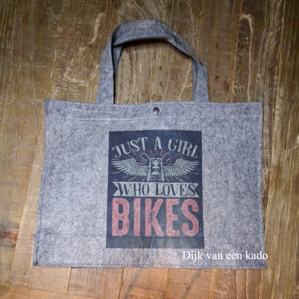 Vilten tas: just a girl who loves BIKES