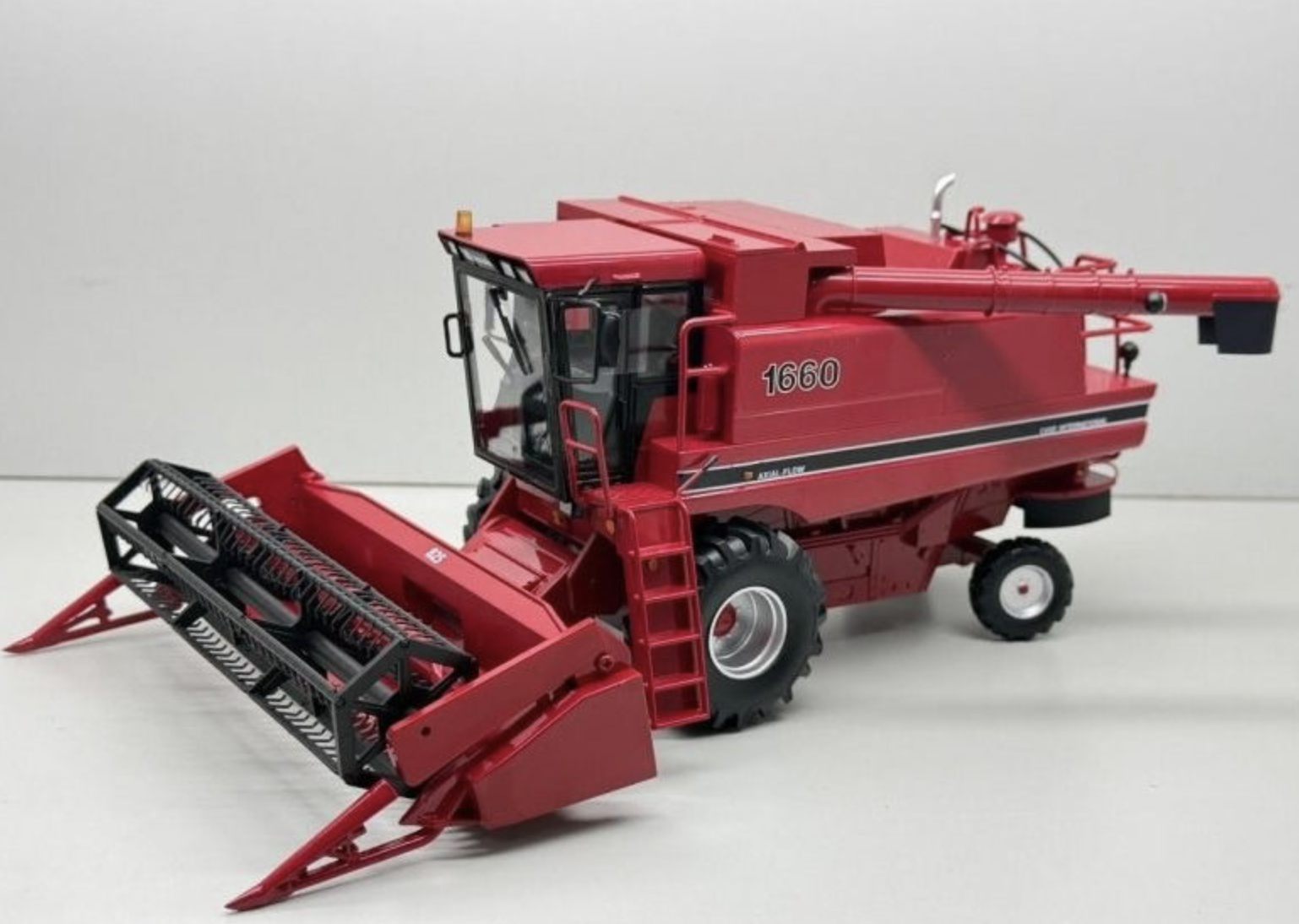 Moissonneuse batteuse CASE IH Axial Flow 1660 - Edition Spéciale