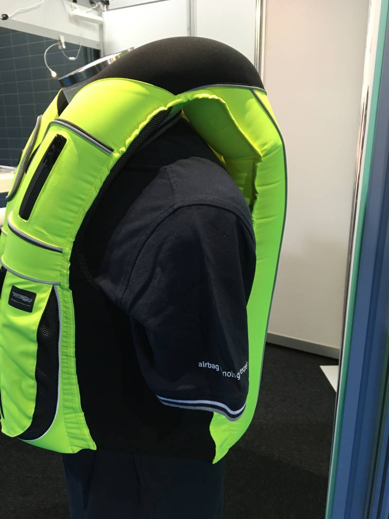 Fietsairbagvest in opgeblazen toestand