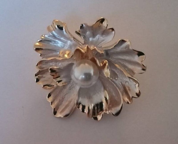 Bloembroche met parelhart 10001