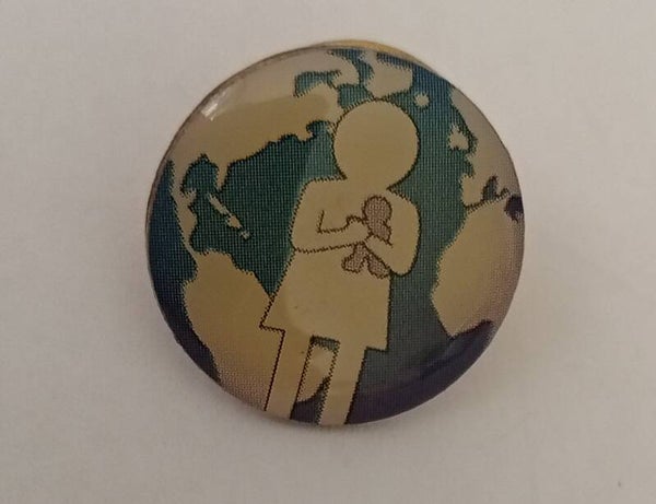 Brochepin met figuur met knuffel 10063