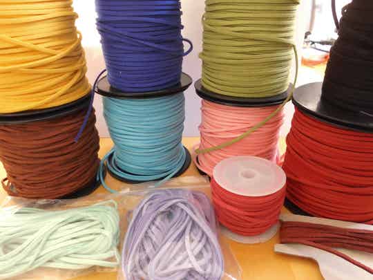 Namaaksuède veter per meter in diverse kleuren dk90446