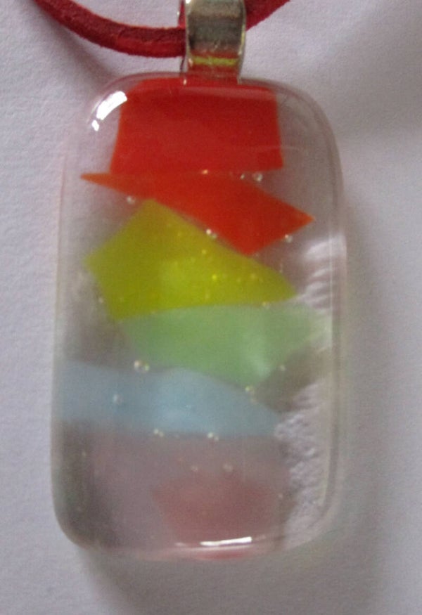 Transparante hanger met regenboog glasconfetti 55560a