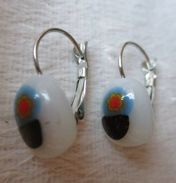 Witte klapoorbellen met vrolijke kleurtjes 55661h