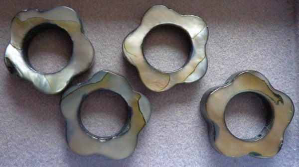 Schelpkraal bloem antraciet-zwart 16 mm kn90265 k17