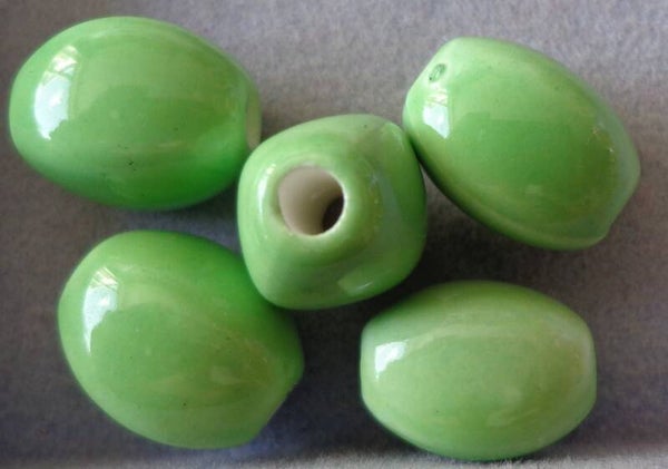 Lime groen keramiekkraal 12x8 mm kr90300