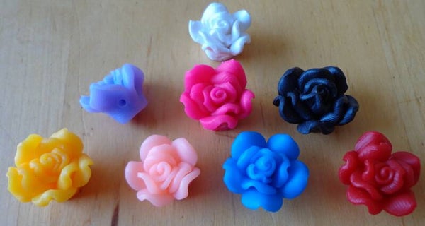 Gekleurd kunststof roosje kr90149 k4