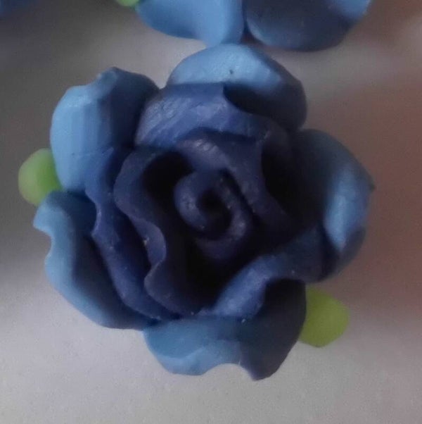Blauw roosje van fimoklei 15 x 10 mm kr90152 Ha