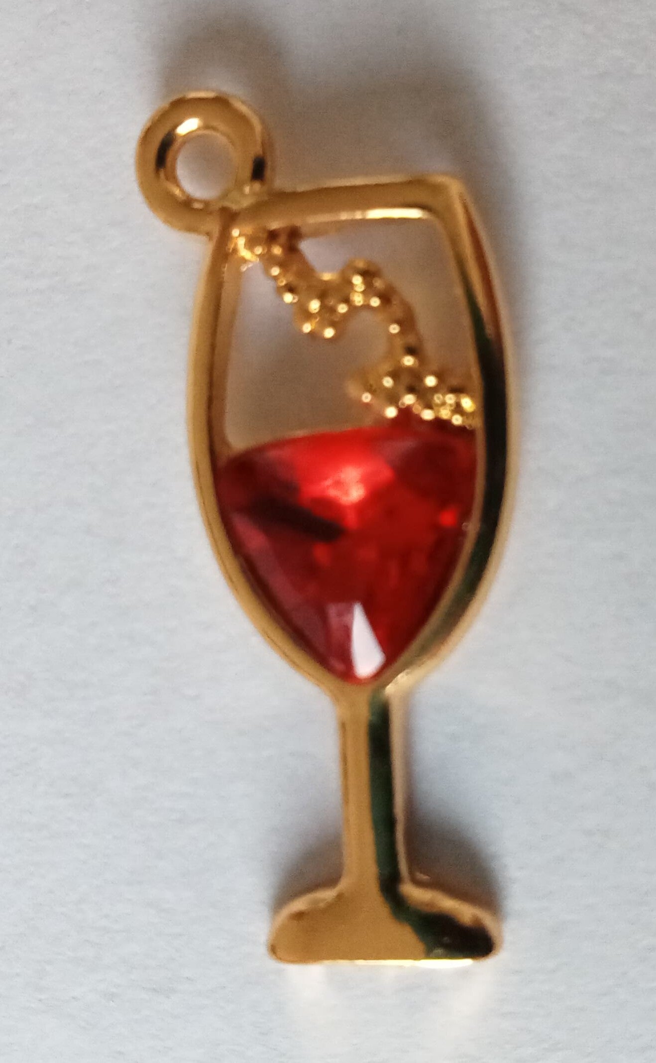 Goudkleurige hangers wijnglas met strass 28x12 90394 k18a