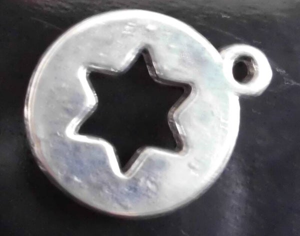 Ronde metalen hanger met open ster 90499