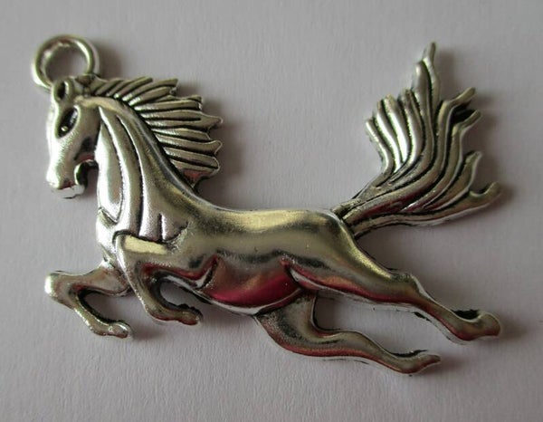 Verzilverde paarden bedel 50x39mm 90892 k20