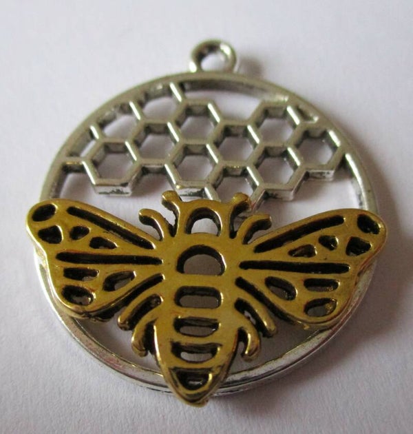 Hanger met bij in honingraat 29x25 mm 91092 k22