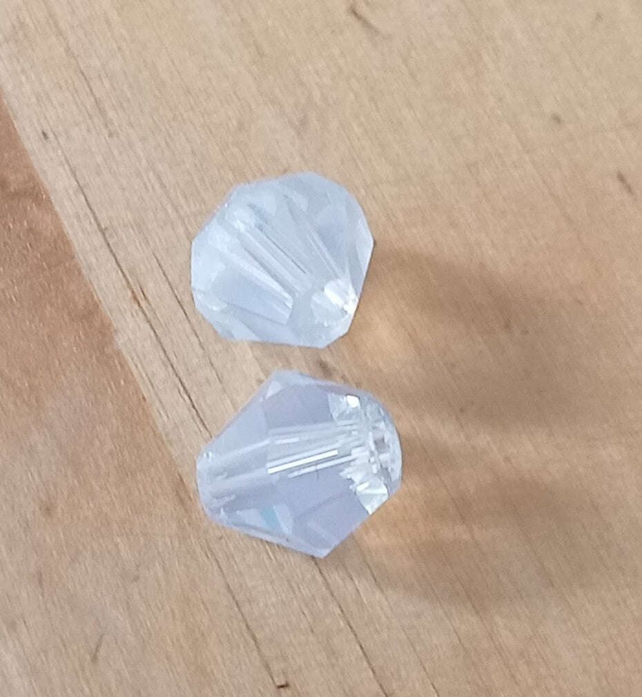 Glaskralen konisch 6 mm white opal 91225 2-2a