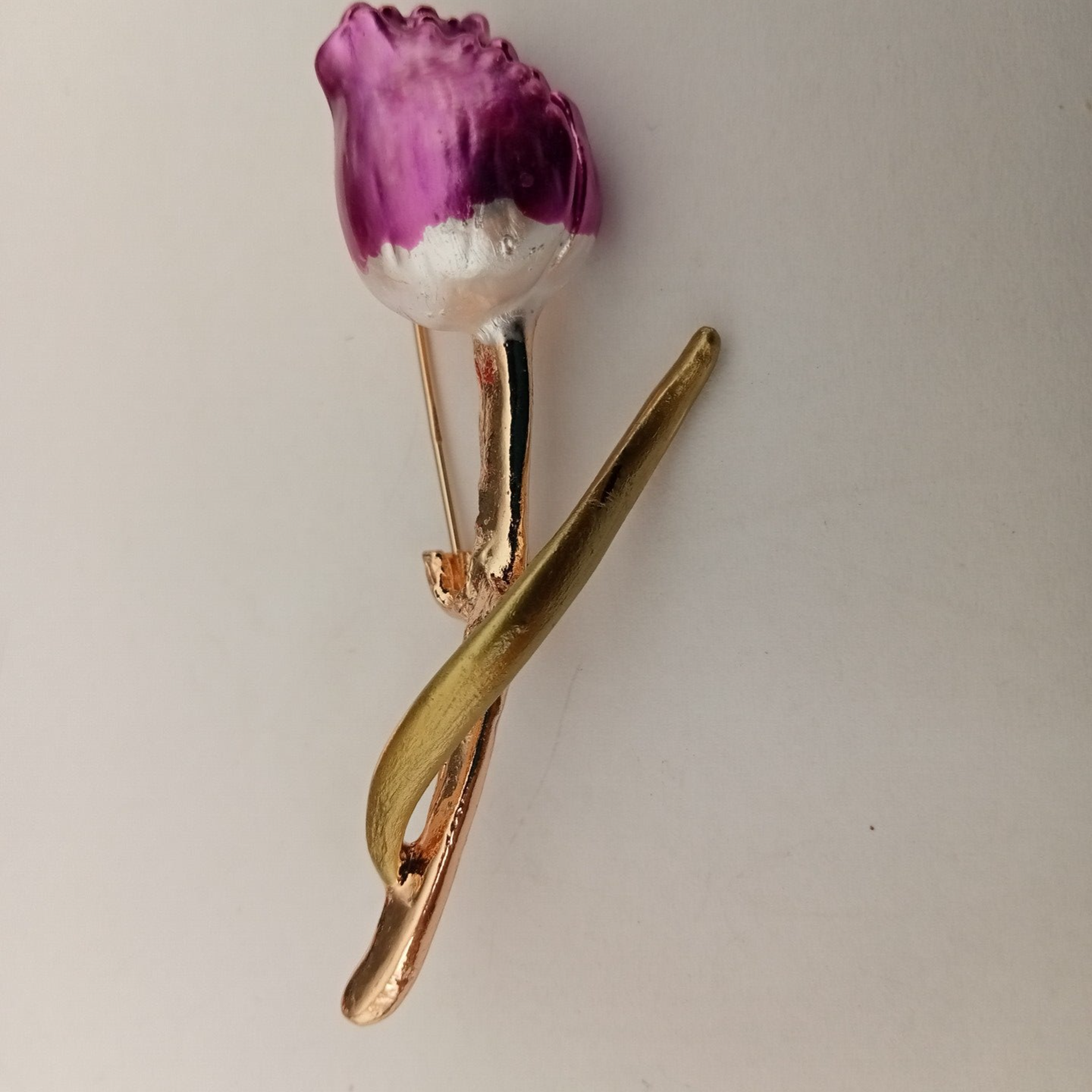 Roze met witte tulp broche 10052
