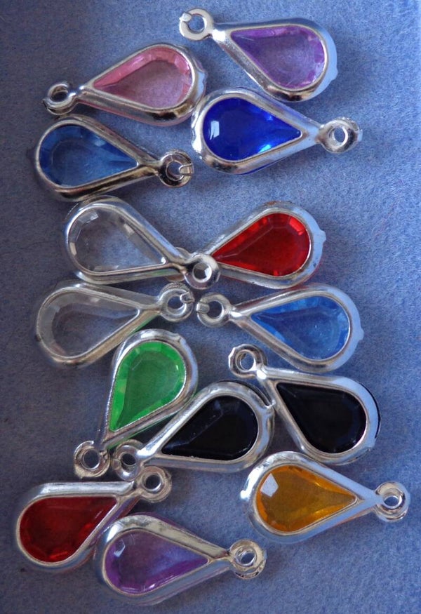 Druppelvormig hangertje in diverse kleuren 90209 k11