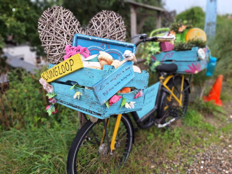 Fiets stichting kringloop Zederik  ingang