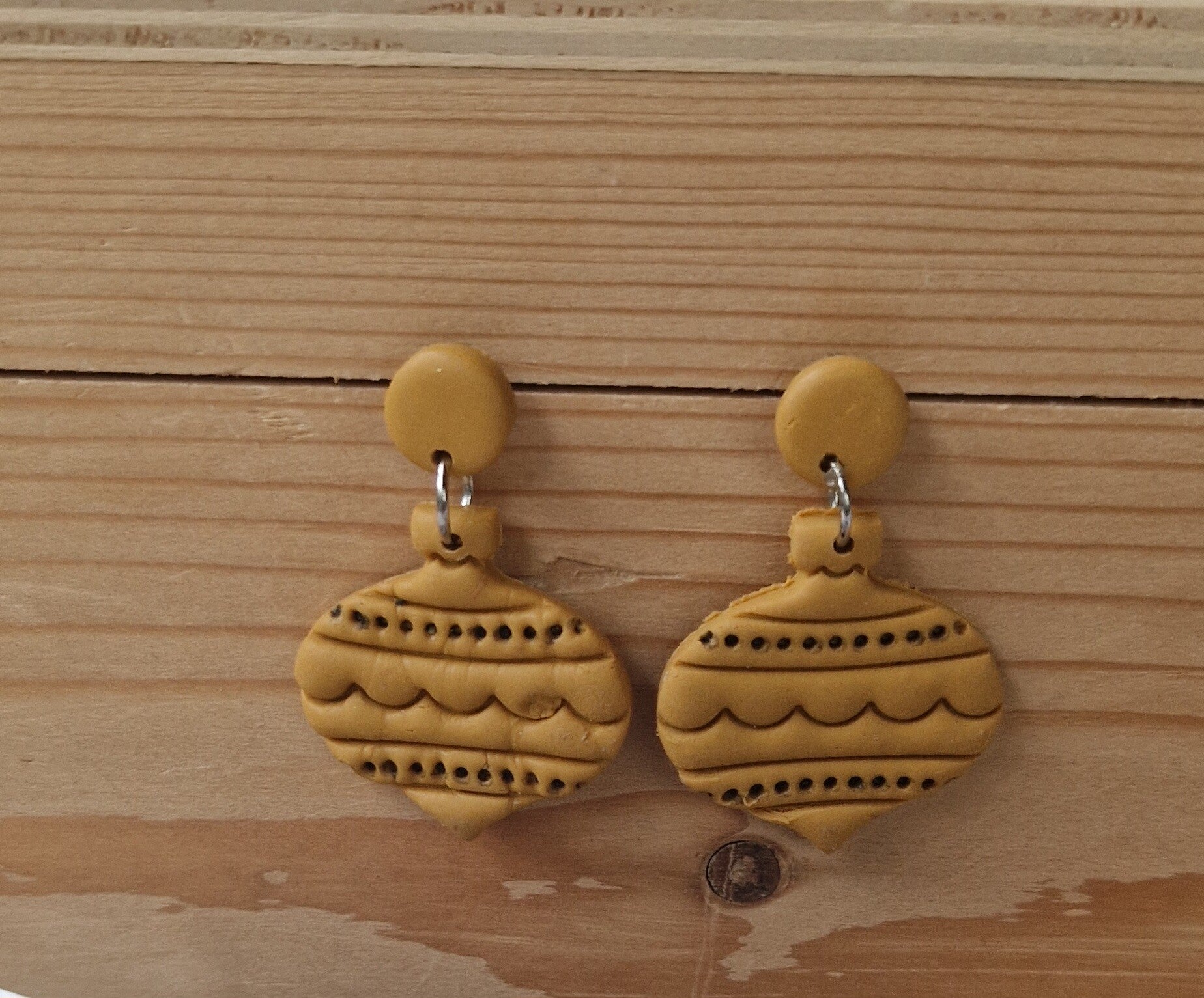 Kerstbal oorbellen .