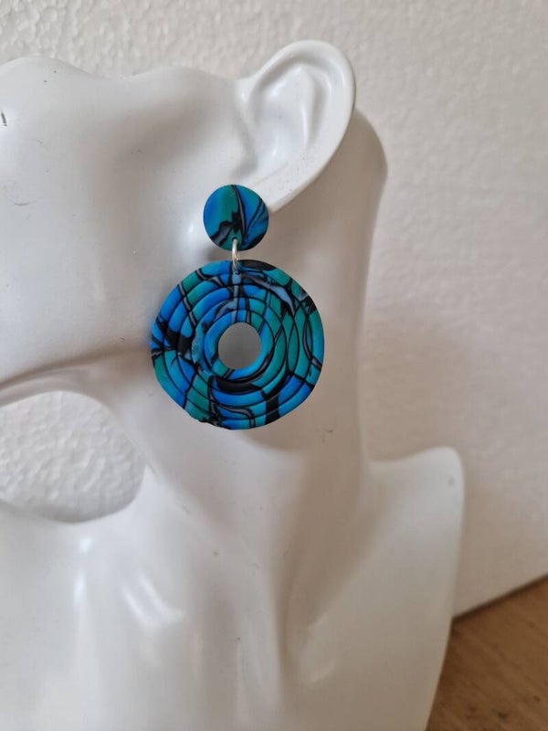 Oorbellen in prachtig blauw dessin.