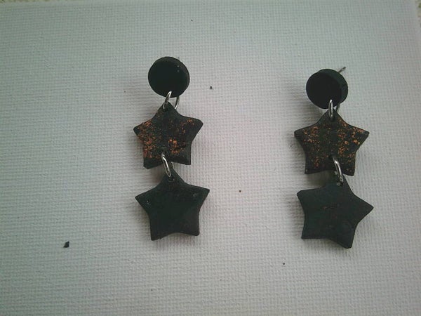 Oorhangers ster zwart met koper glitter.