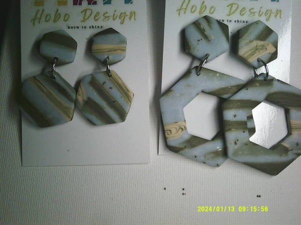 Oorhangers in blauw groen dessin..