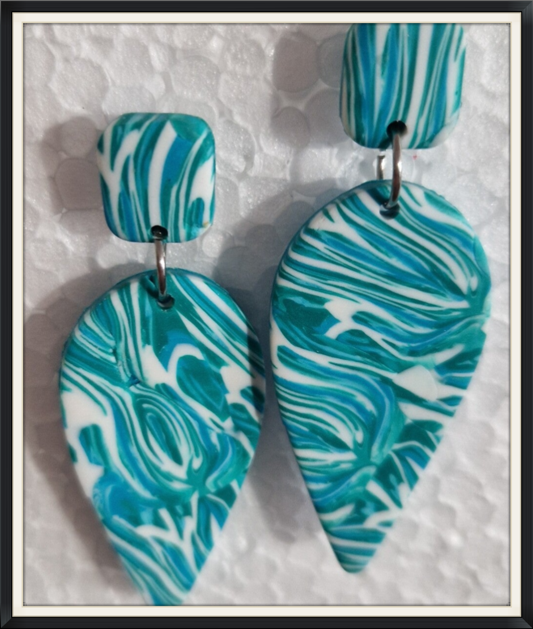 Oorbellen in blauw groen dessin.