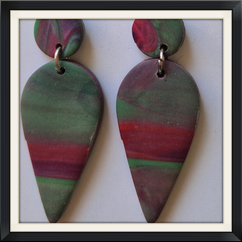 Oorbellen in groentinten.