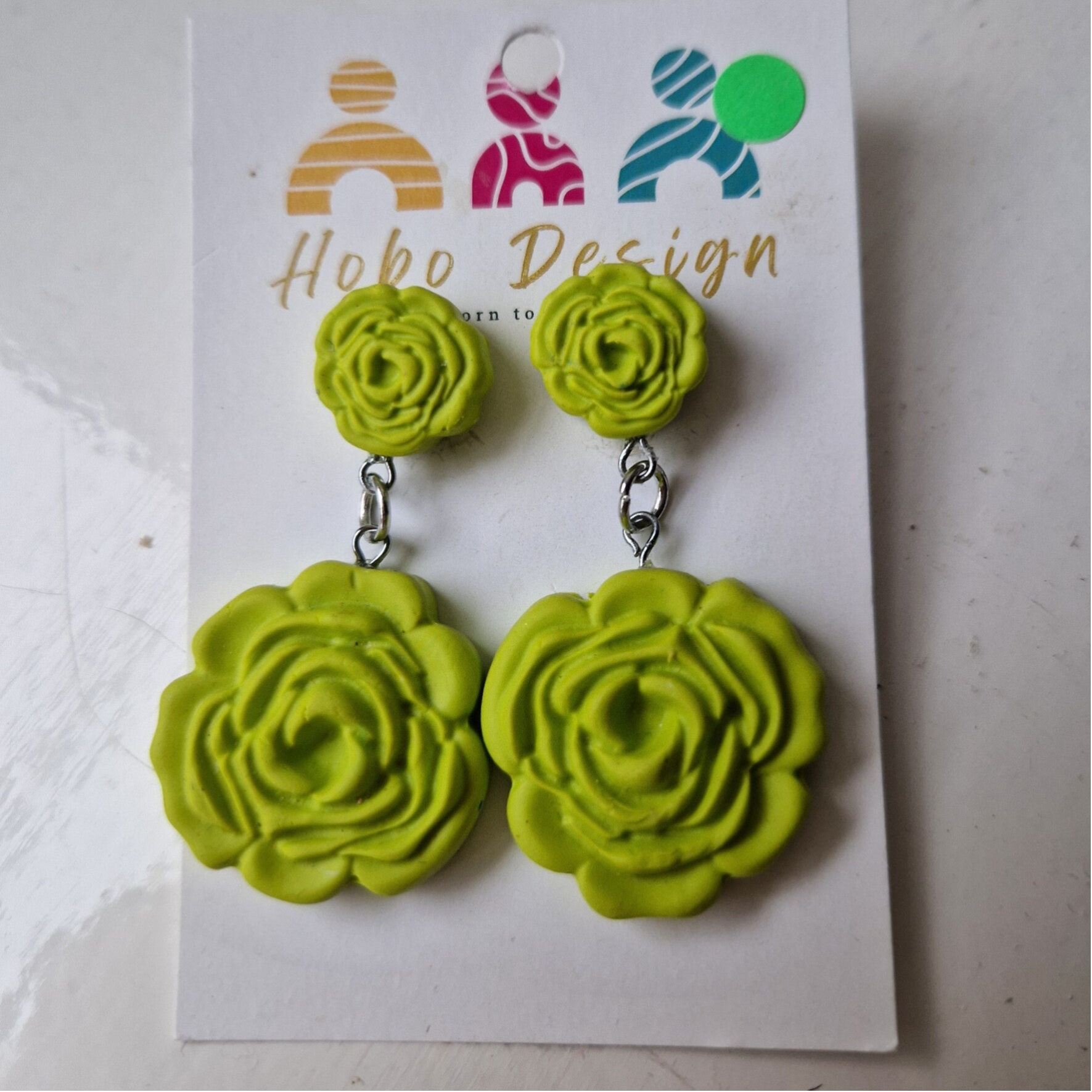 Oorhanger roos in lime groen.