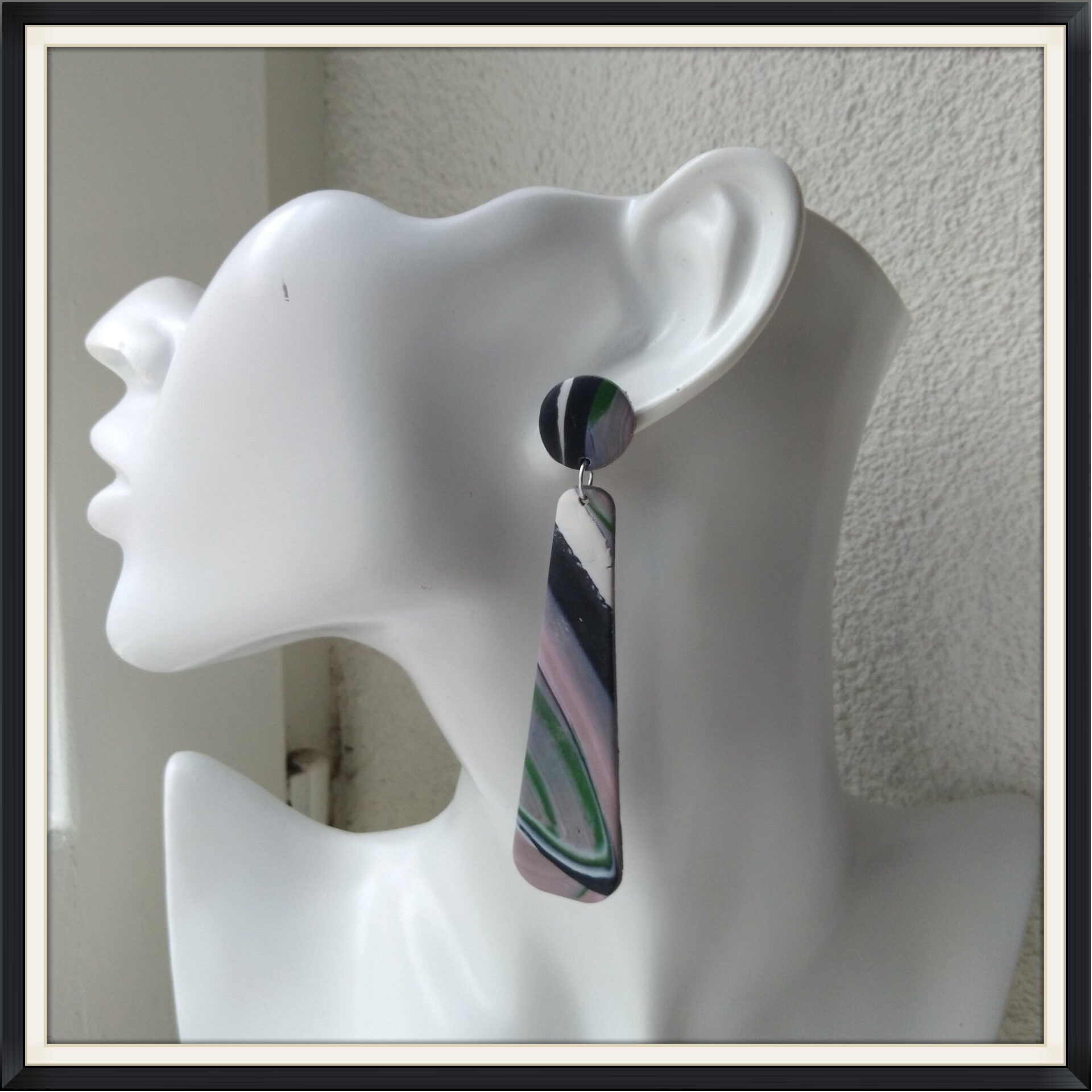 Oorbellen in  grijs groen roze.