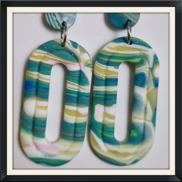 Oorhanger in groen dessin.